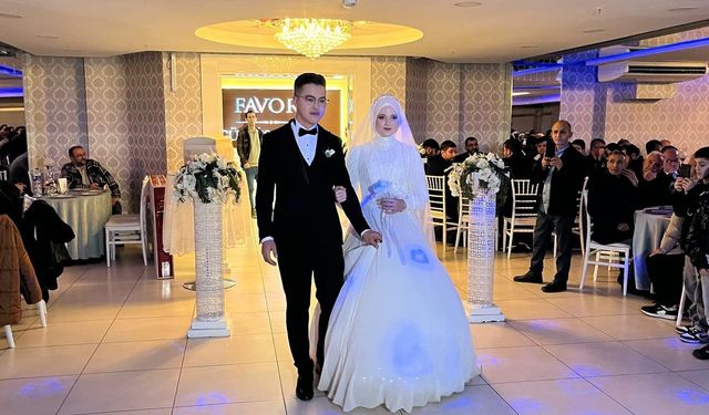 Sosyal medyada gündem olan çift dünyaevine girdi