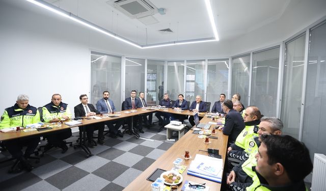 Vali Çiçek ve Başkan Büyükkılıç Trafik Kontrol Merkezi'nde