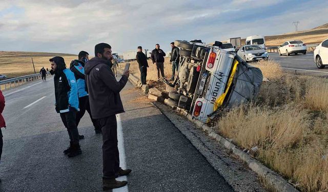 6 araç birbirine girdi: 3 kişi yaralandı