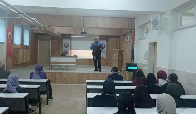 Niğde’de öğrencilere polislik ve trafik bilgilendirmesi