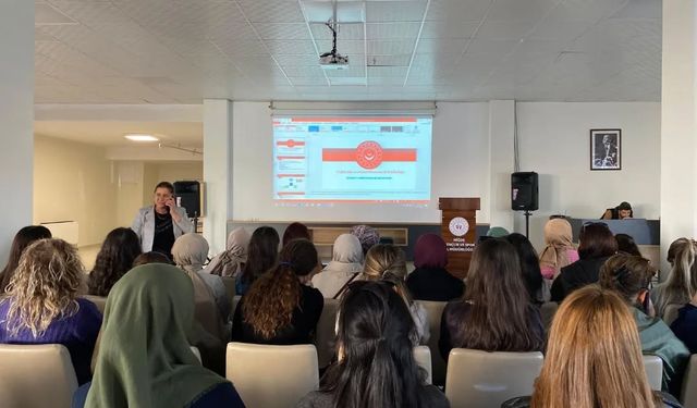 Niğde’de kadına şiddete karşı farkındalık eğitimi düzenledi
