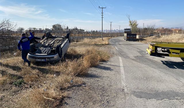Niğde'de otomobil takla atıp ters döndü
