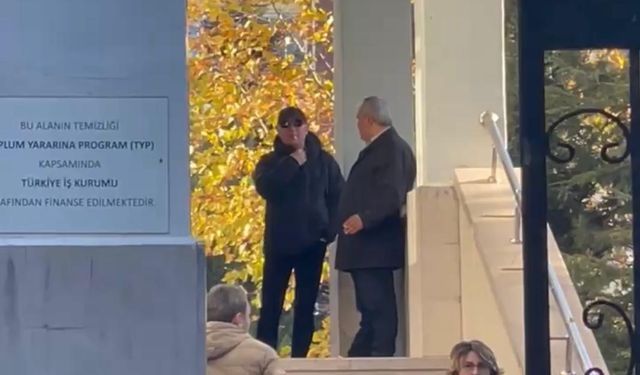 Öğrencilere sigara içerek mi örnek oluyorsunuz !