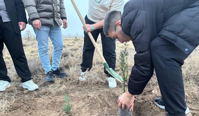 Gençler bağımlılığa karşı toprağa umut ekti