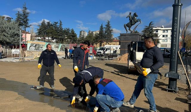 Niğde’de Atatürk Heykelinde son dokunuşlar