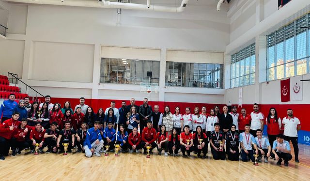 Niğde’de Okul Sporları Floor Curling müsabakaları tamamlandı