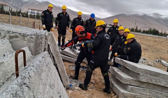 AFAD’dan Çevik Kuvvet personeline enkaz eğitimi