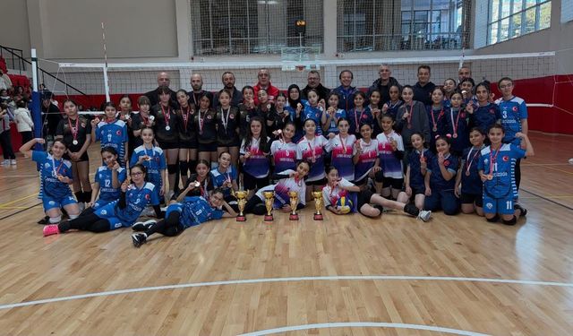 Niğde’de Küçük Kızlar Voleybol Müsabakaları tamamlandı