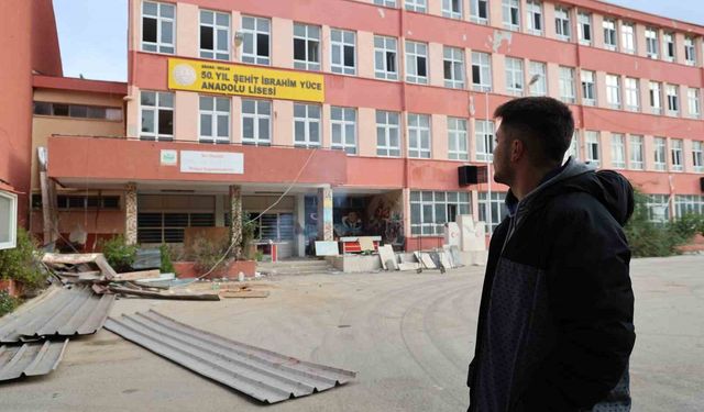 Yarım asırlık okulda yıkım çalışmaları başladı