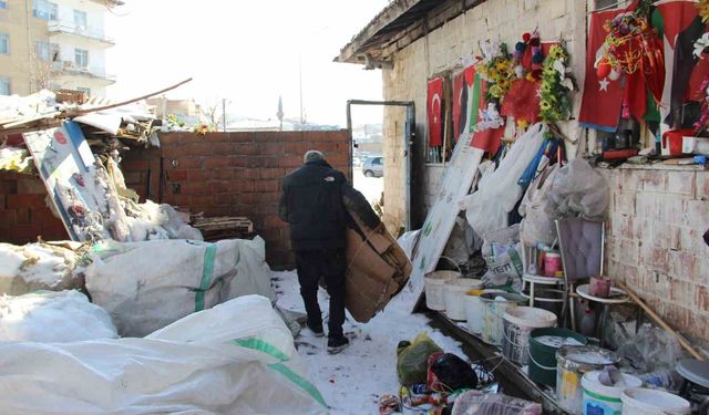 79 yaşındaki adamın bayrak hassasiyeti