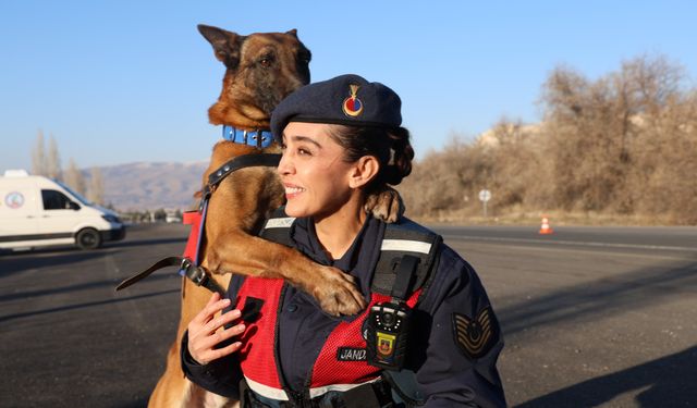 JAKEM'de görev köpekleri zorlu görevlere hazırlanıyor
