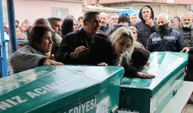 Babalarının öldü *rdüğü kardeşler yan yana toprağa verildi