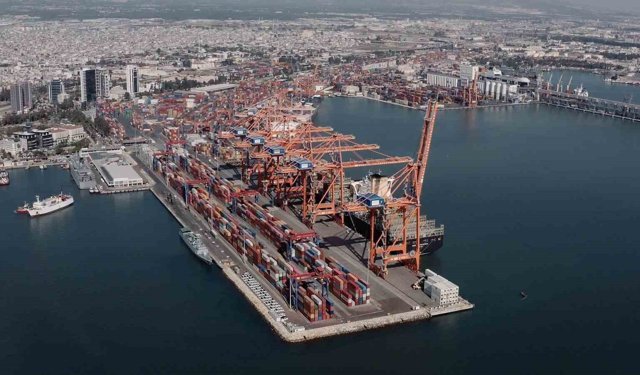 Bakan Uraloğlu: 'Aralık ayında 49,8 milyon ton yük elleçlendi'