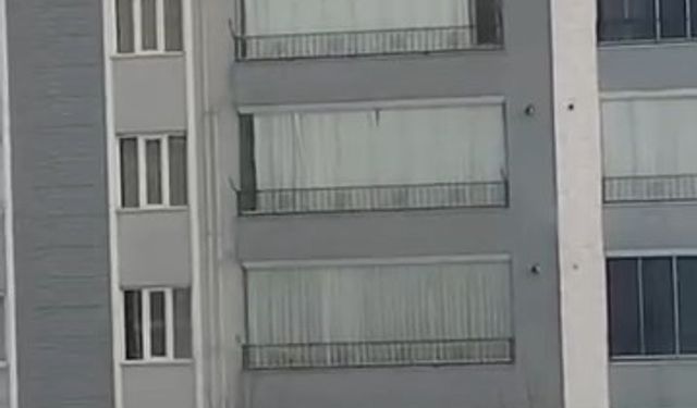 Çatıdaki karı temizlerken hayatını hiçe saydı