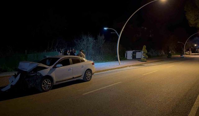 Park halindeki otomobile çarpan sürücü kaçtı