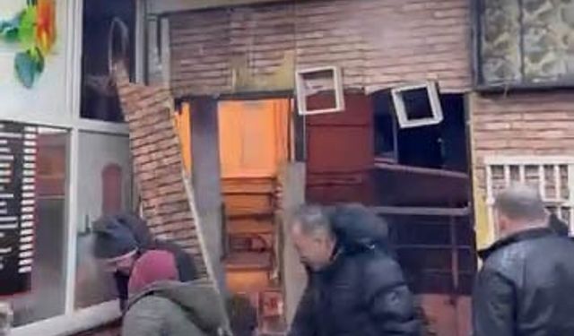 Kahvehanenin duvarları parçalansa da oyunlarına devam ettiler