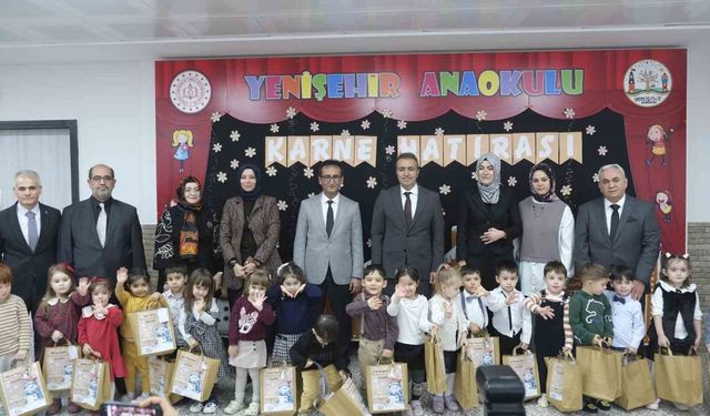 49 bin 103 öğrenci karne heyecanı yaşadı