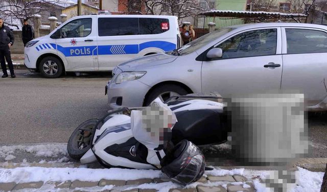 Otomobille motokurye çarpıştı: 1 yaralı