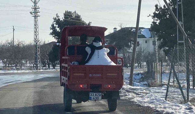 Kardan adam motosiklet kasasında yola çıktı