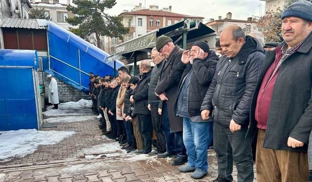 Krikonun kayması ile otobüsün altında kalan genç toprağa verildi