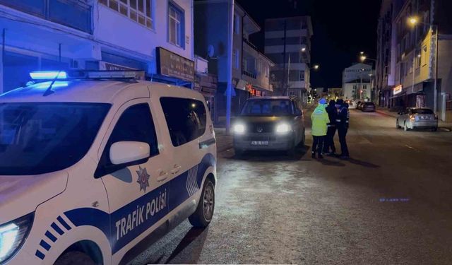 Denetimlerde 990 kişi tek tek kontrol edildi