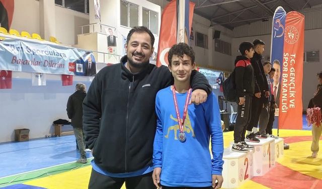 Ulukışla’ya güreşte gümüş madalya