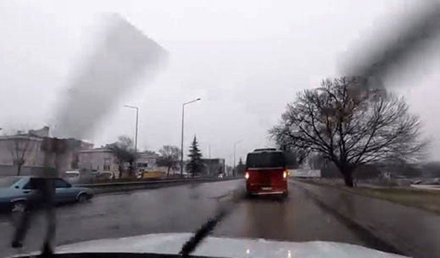 Yağış sonrası çevre yolu 'göle' döndü