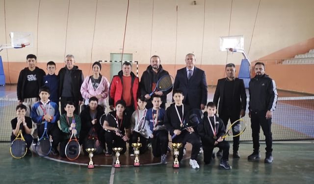 Niğde’de Okul Sporları Tenis İl Birinciliği tamamlandı