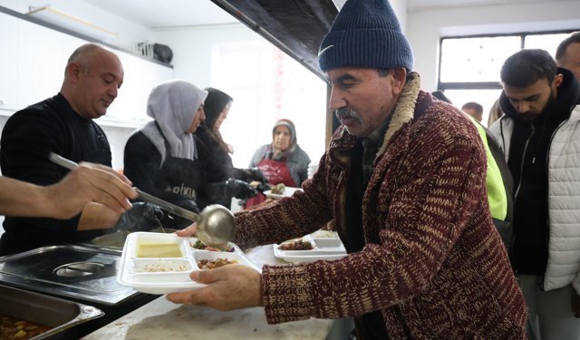 Bu köyde iftar vakti evlerde yemek pişirmek yasaklandı