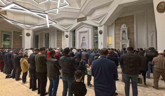 Ramazan ayının ilk teravih namazı kılındı