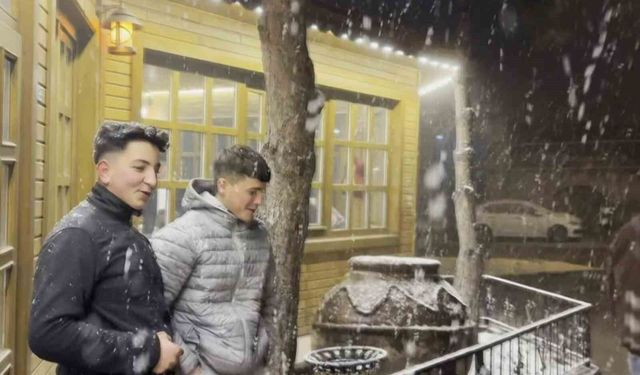 Aksaray'ın Güzelyurt ilçesinde kar yağışı etkili oluyor