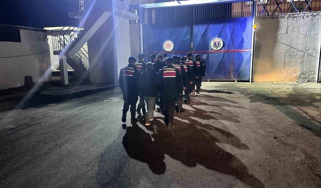 19 adrese silah operasyonu: 6 tutuklama