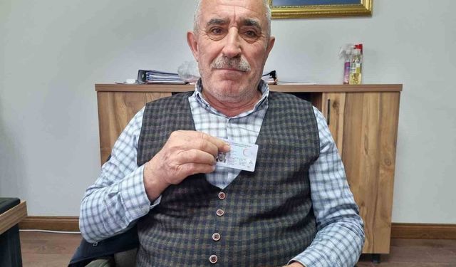 Bu muhtara herkes 'abi' demek zorunda kalıyor