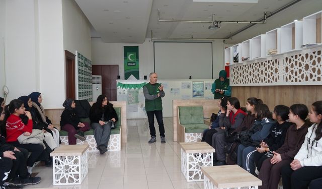 Öğrenciler Yeşilay Niğde Şubesi’nde bilgilendirildi