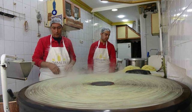Makine üretimine karşı el dökümü kadayıf