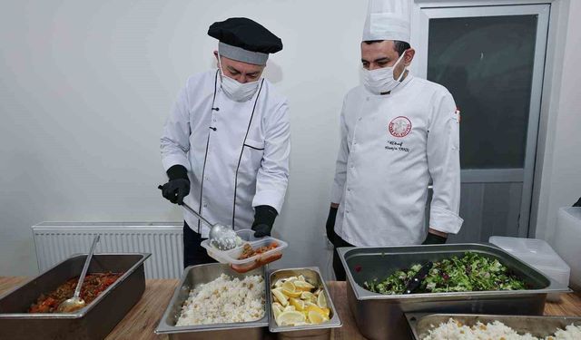 Belediye her gün 400 ihtiyaçlı ailenin iftar sofrasını kuruyor