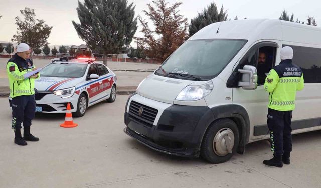 Trafik jandarması okul servis denetimlerine başladı
