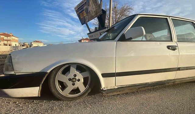 Trafikten men edilen yere yakın Tofaş güçlükle çekiye yüklendi