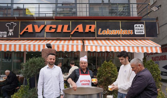 Niğde’de deprem şehitleri için aşure dağıtıldı