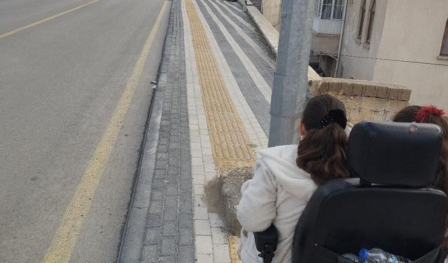 Niğde’de kaldırım var, geçiş yok