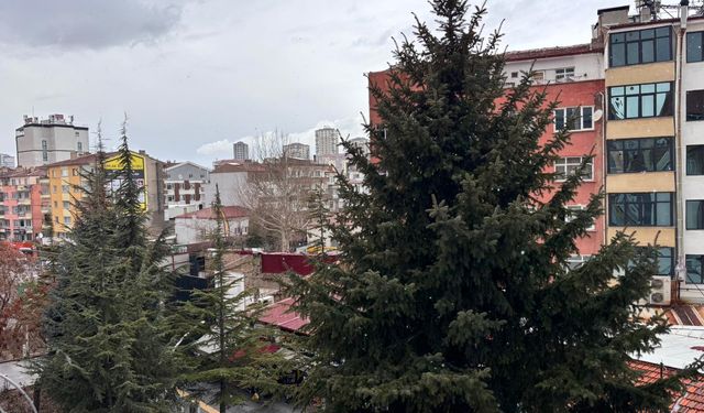 Niğde’de vatandaşlar yağmura hazırlıksız yakalandı