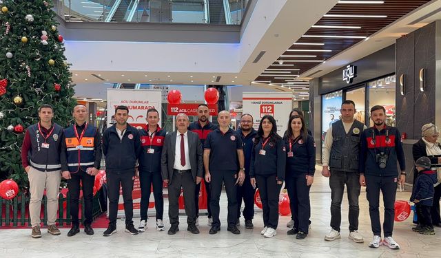 Niğde’de 112 Günü’nde vatandaşlara bilgilendirme standı açıldı