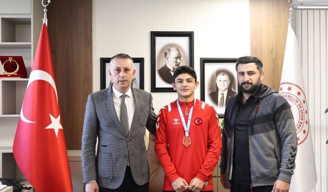 Niğdeli güreşçi Doğan Sabaz Türkiye Şampiyonu oldu