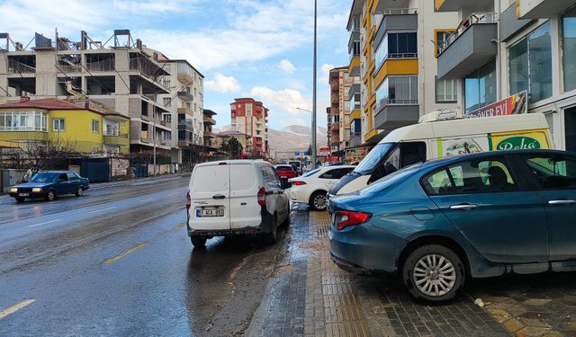 Niğde’de engelli yoluna park tepkisi