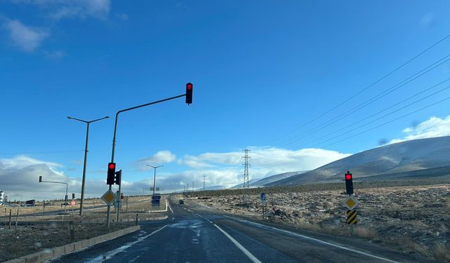 Niğde’de zarar gören trafik ışıkları tamir edildi