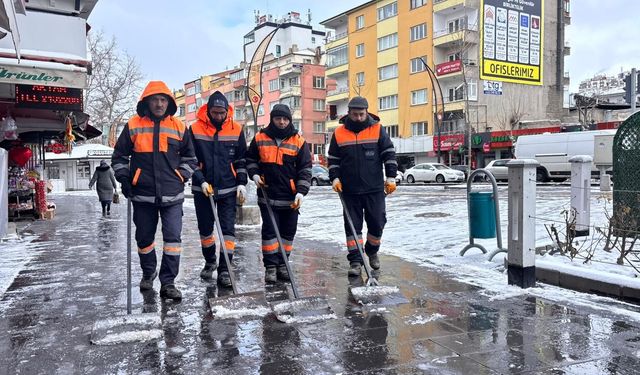 Niğde’de kar mesaisi: Ekipler sahada