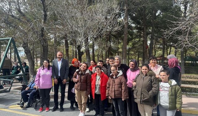 Altunhisar’da Yaşlılar Haftası kapsamında huzurevi ziyareti