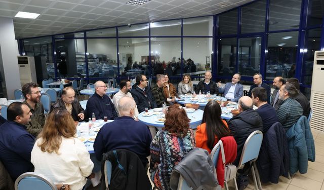 Rektör Uslu Mühendislik Fakültesi iftarında öğrencilerle buluştu