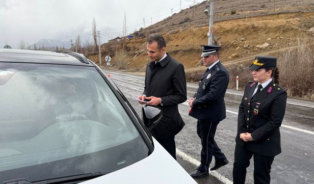 Kaymakam Bektaş’tan yol kontrol noktasına bayram ziyareti