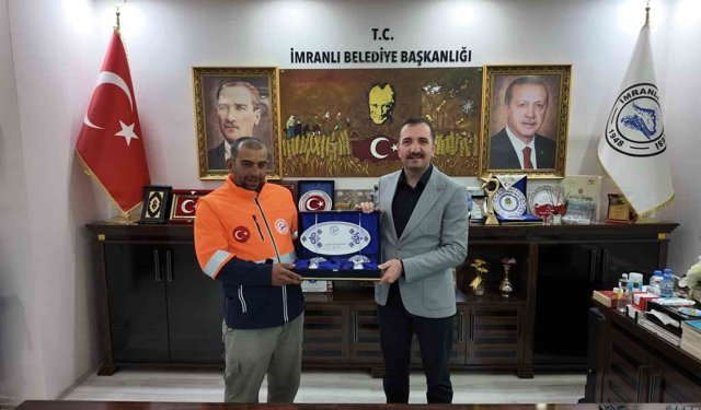 Belediye personeli hareketliyle yürekleri ısıttı